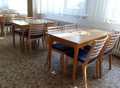 Židle s možností stohování Dřevěné židle stohování