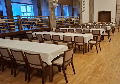 Židle s možností stohování do kulturního domu Židle a stoly pro kultruní domy
