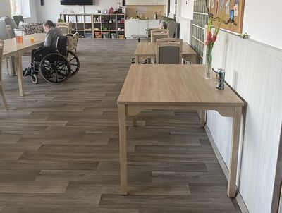 Stoly pro vozíčkáře a lidi s handicapem Stoly pro vozíčkáře a handicap