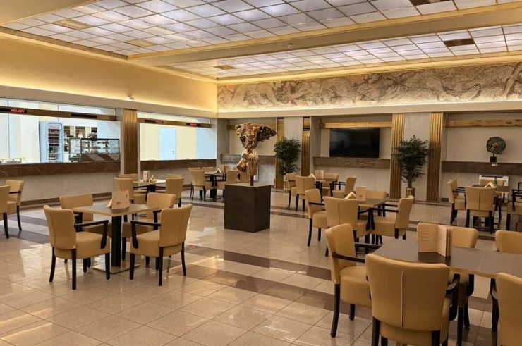 Čalouněné židle s loketní opěrkou Čalouněné židle s loketní opěrkou