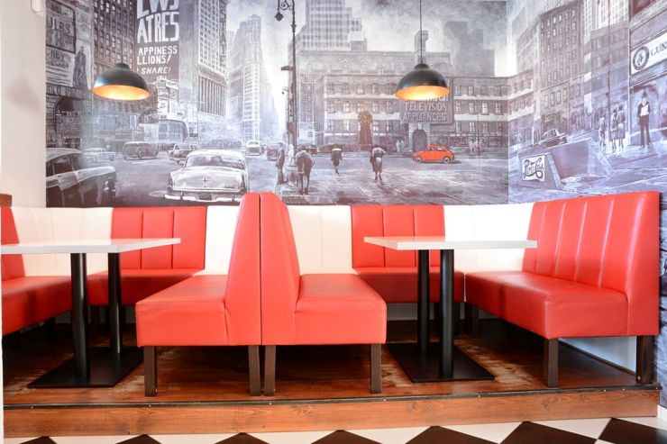 Lavice čalouněné v retro stylu Čalouněné retro lavice